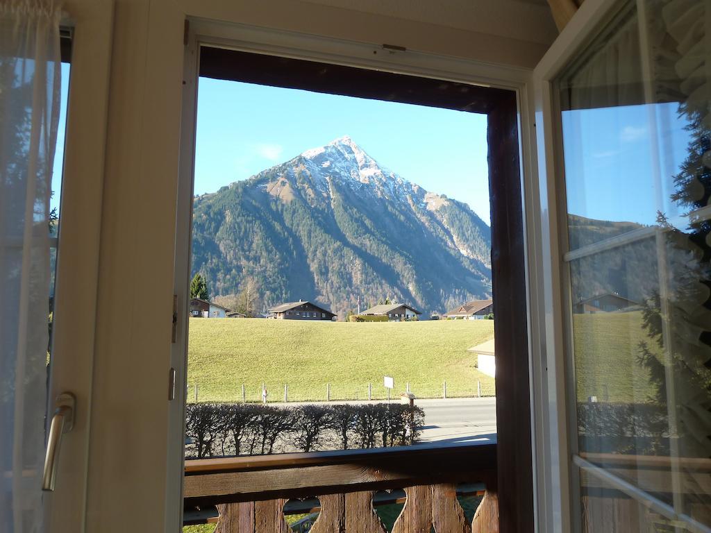 Hotel Restaurant Sunnmatt Aeschi Bei Spiez 객실 사진